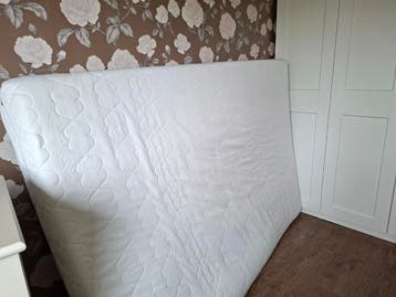 Matras (foam) 140 x 200 cm met wasbare tijk