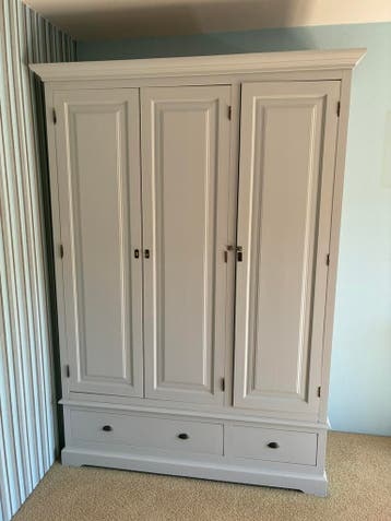 Houten kledingkast en opbergkast