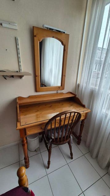 Houten kaptafel met spiegel