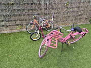 Kinderenfiets (2) en een step