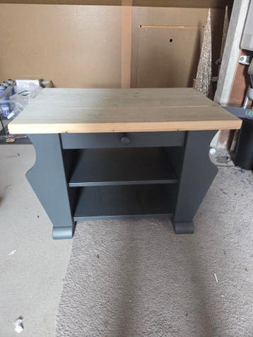 Kastje diepte: 46 breedte:70cm. Hoogte:50cm.