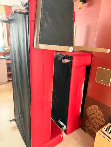 Oude bankstellen en stoelen gratis af te halen