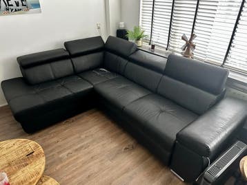 Gratis: Kunstlederen hoekbank met bergruimte en slaapfunctie