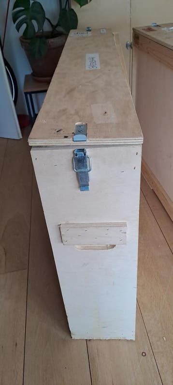 Stevige houten flight case voor 55 inch scherm