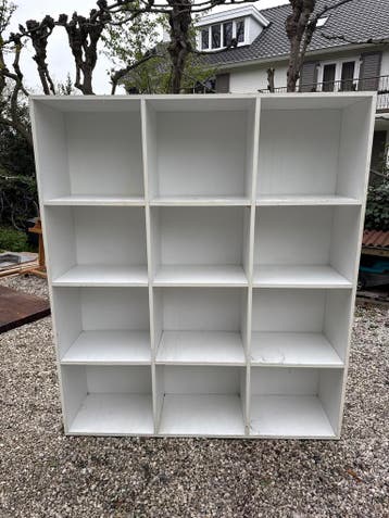 Witte vakkenkast / opbergkast - gratis