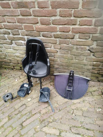 Bobike voorzitje, bandje voetsteun ontbreekt, geen scherm