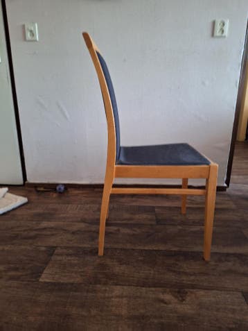 Eettafel met stoelen en bijpassende salontafel