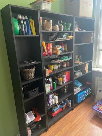 Donkerbruine boekenkast met verstelbare planken