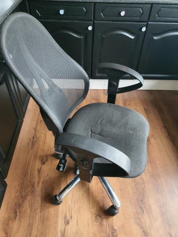 Zwarte Bureaustoel met Gaasrug en Armleuningen