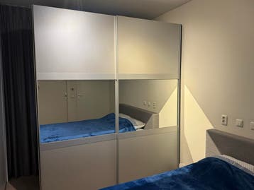 Kledingkast, 2 roedes, 4 legplanken.