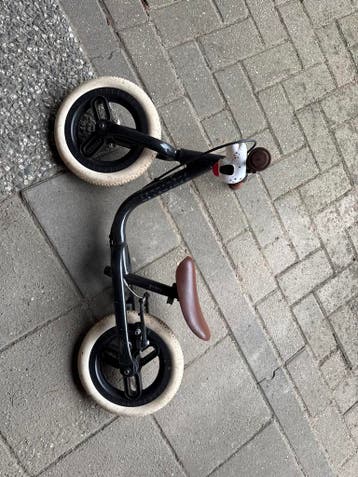 B'Twin loopfiets zwart met witte banden