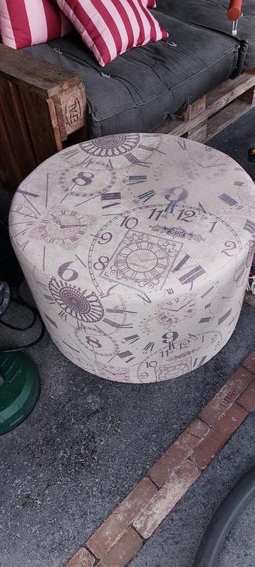 Stijlvolle Houten Poef met Klokkenprint