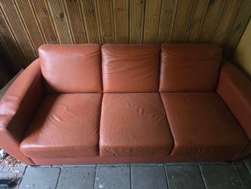 Comfortabele driezitsbank van leer