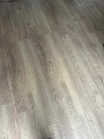 Houtkleurig laminaat gratis af te halen