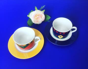 Set van 2 kleurrijke kop en schotels