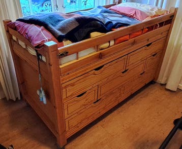 Aangepast bed/bedbox met laden