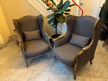Gratis: Twee fauteuils, leuk om opnieuw te stofferen