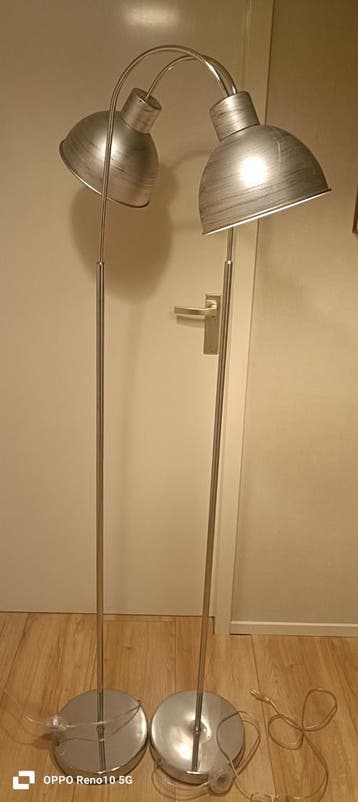 2 STAANDE LAMPEN GRATIS AFHALEN