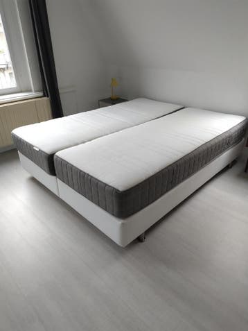 Boxspring Ikea, compleet, geen vlekken!