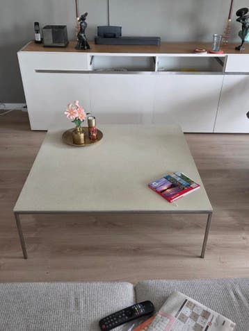 Vierkante salontafel met quartz blad