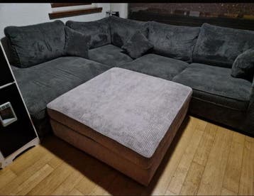 Grote poef moet zsm weg