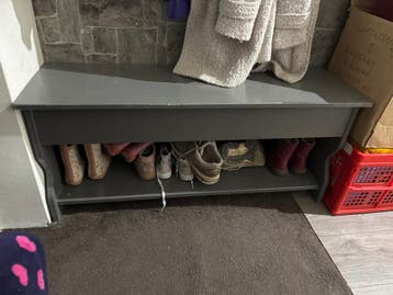 Grijze schoenenbank met opbergruimte