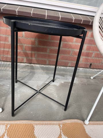 Zwart metalen bijzettafeltje