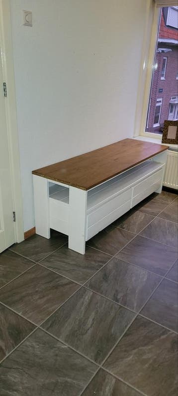 Gratis TV-kast 150x50cm - Ophalen op 12 april