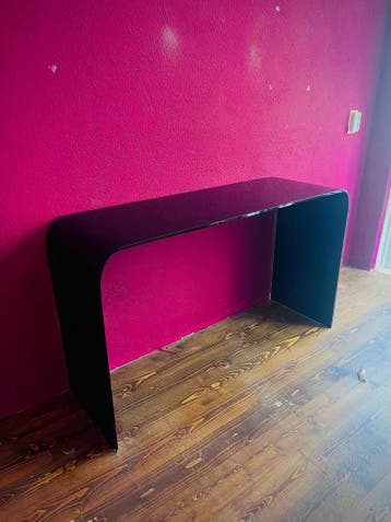 Zwarte glazen dressoir