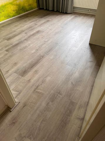 Lichte laminaatvloer gratis op te halen