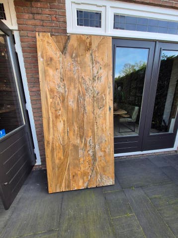 Robuuste teakhouten tafel