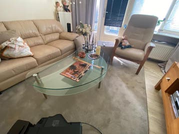 Gratis glazen salontafel en glazen kastje