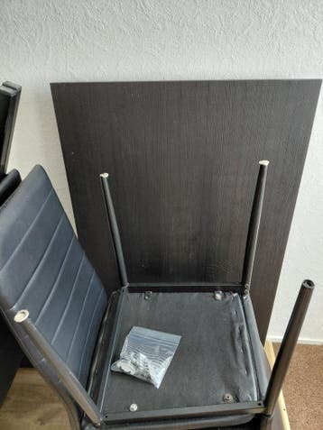 Klein eethoekje zwart GRATIS