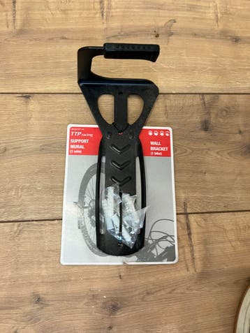 Gratis fiets ophangbeugel - TTP Racing muurbeugel