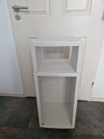 Wit plastic kastje met open vak