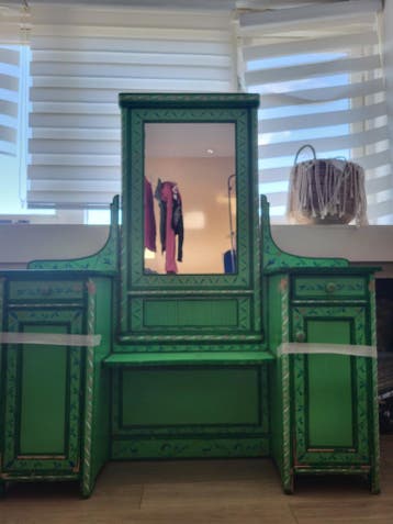 Gratis af te halen: Kaptafel met Syrische beschildering