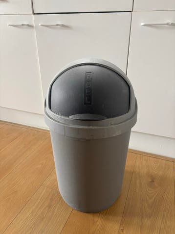 Gratis: Curver prullenbak