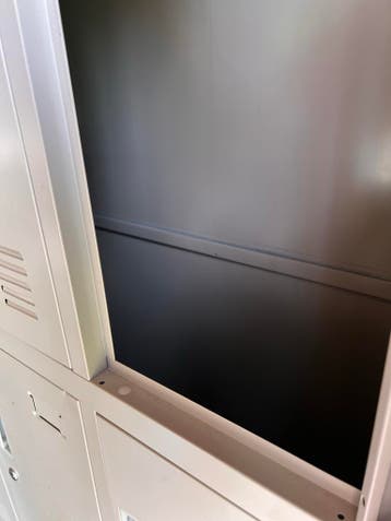 Metalen lockerkast met 9 deurtjes