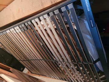 GRATIS  antieke bed ombouw en zgan lattenbodem.