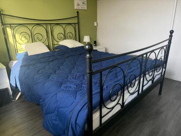 Tweepersoonsbed met matras en lattenbodem - Gratis af te hal