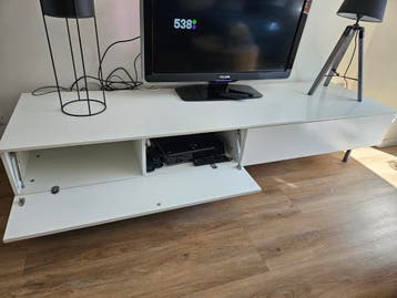 Witte tv-kast 2.00 x 0.55 met twee vakken