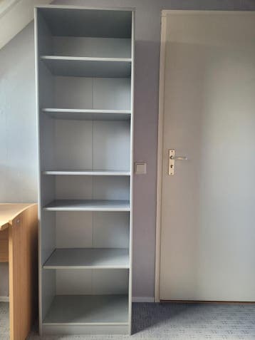 Boekenkast uit tienerkamer