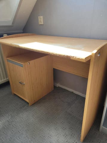 Bureau met opbergruimte