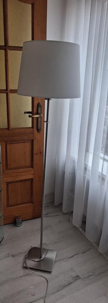 Stalen vloerlamp met witte kap