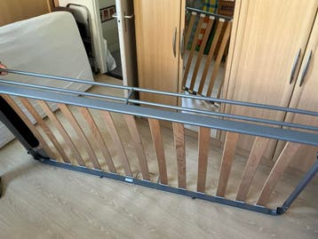 Gratis onderschuif  bed  als nieuw met matras