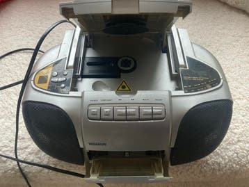 Gratis afhalen alleen radio werkt (cd cassettespeler niet)