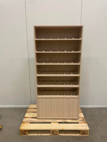 2 degelijke vakkenkasten