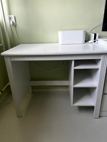 Gratis afhalen klein bureautje