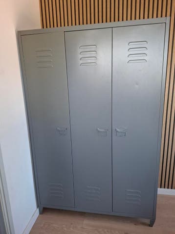 Gratis tv kast en kleding kast