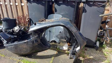 Oud ijzer gratis ophalen. Oud scooterframe.